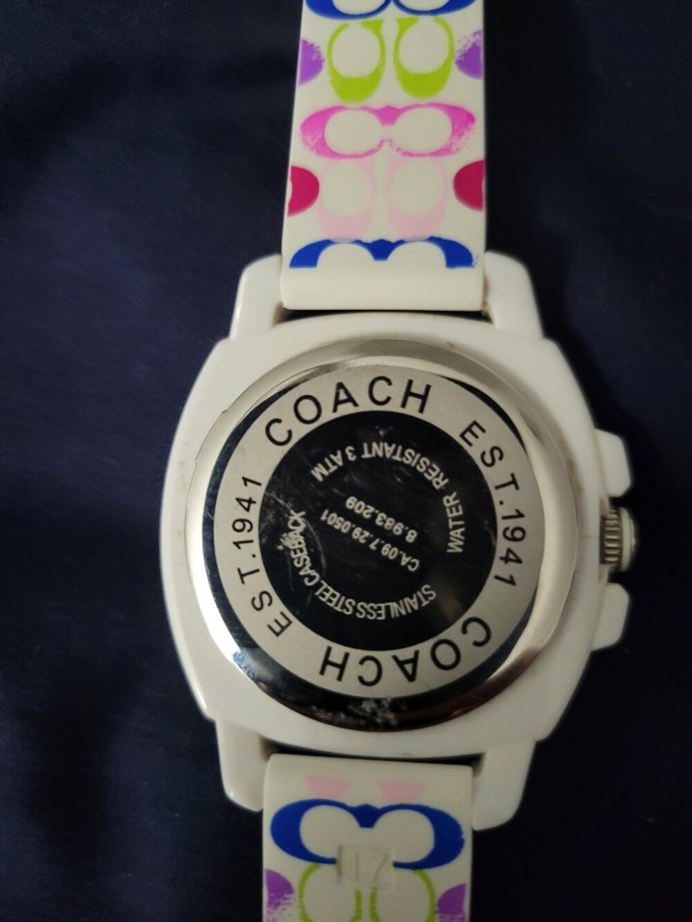 🥀Coach ⚘️ white Women’s Silicone Link 🥀 Watch - Picture 3 of 5
